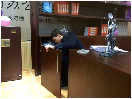 劉總親身調教文件柜門