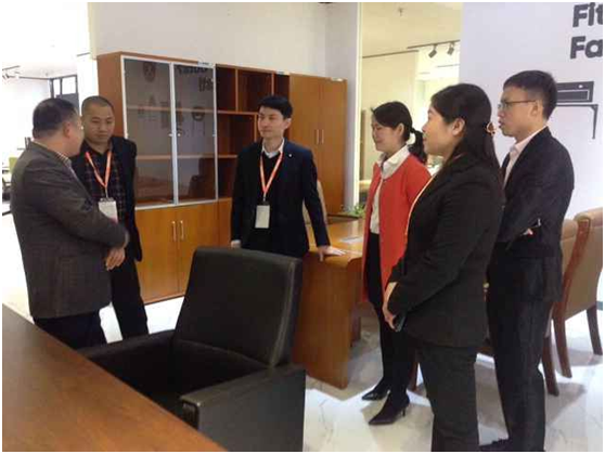 迪歐代表楊總一行人