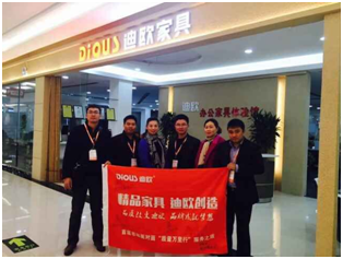 武漢金鑫迪歐謝經理與迪歐代表合影