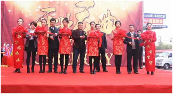 相關(guān)負(fù)責(zé)人合影