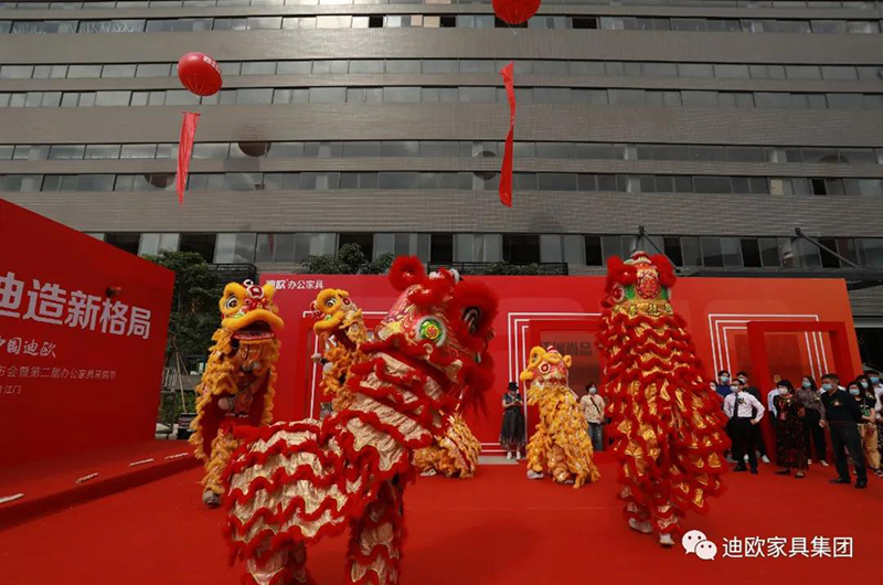 跳躍奔騰的靈獅 跳躍奔騰的靈獅