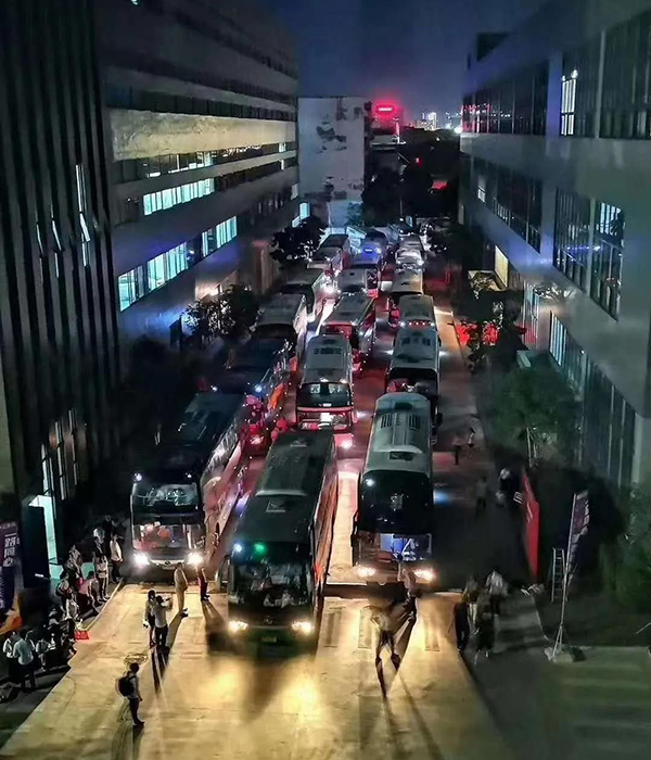 迪歐家具參會員工出發廣州博覽會