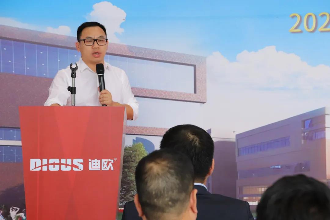 迪歐家具集團執(zhí)行總裁李賤根致辭