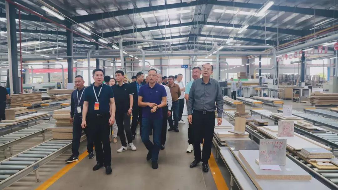 迪歐家具集團有限公司董事長黃壽金受聘東寶招商大使