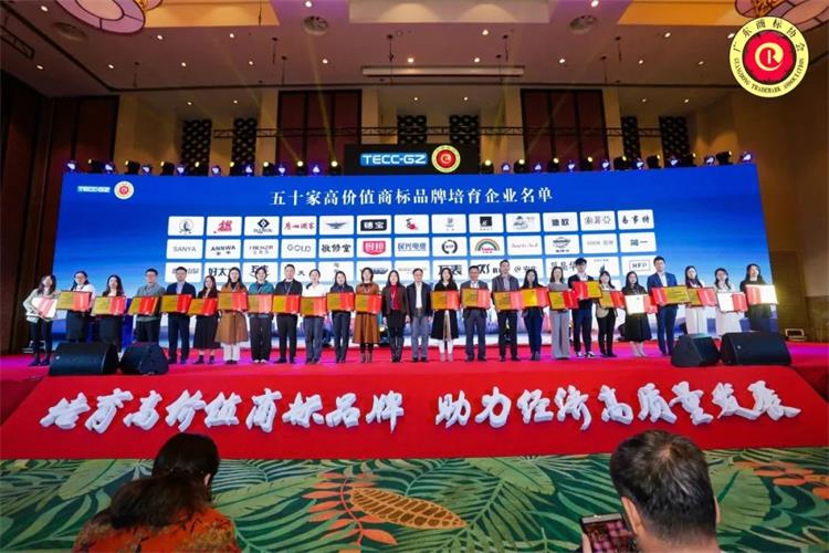 年度品牌影響力企業(yè)！迪歐家具集團(tuán)攬獲多項(xiàng)重磅大獎(jiǎng)！